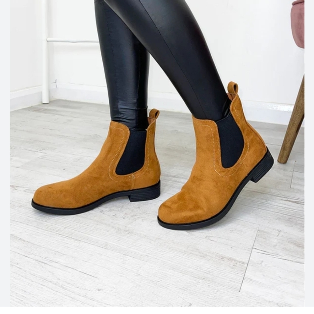 Find Women's Boots NWOB Size 10